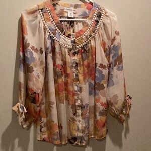 Skyes the Limit….petite sm floral top